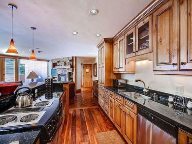 Luxury Vail Condominium Sleeps 4 Guests Walk to Ski Lifts